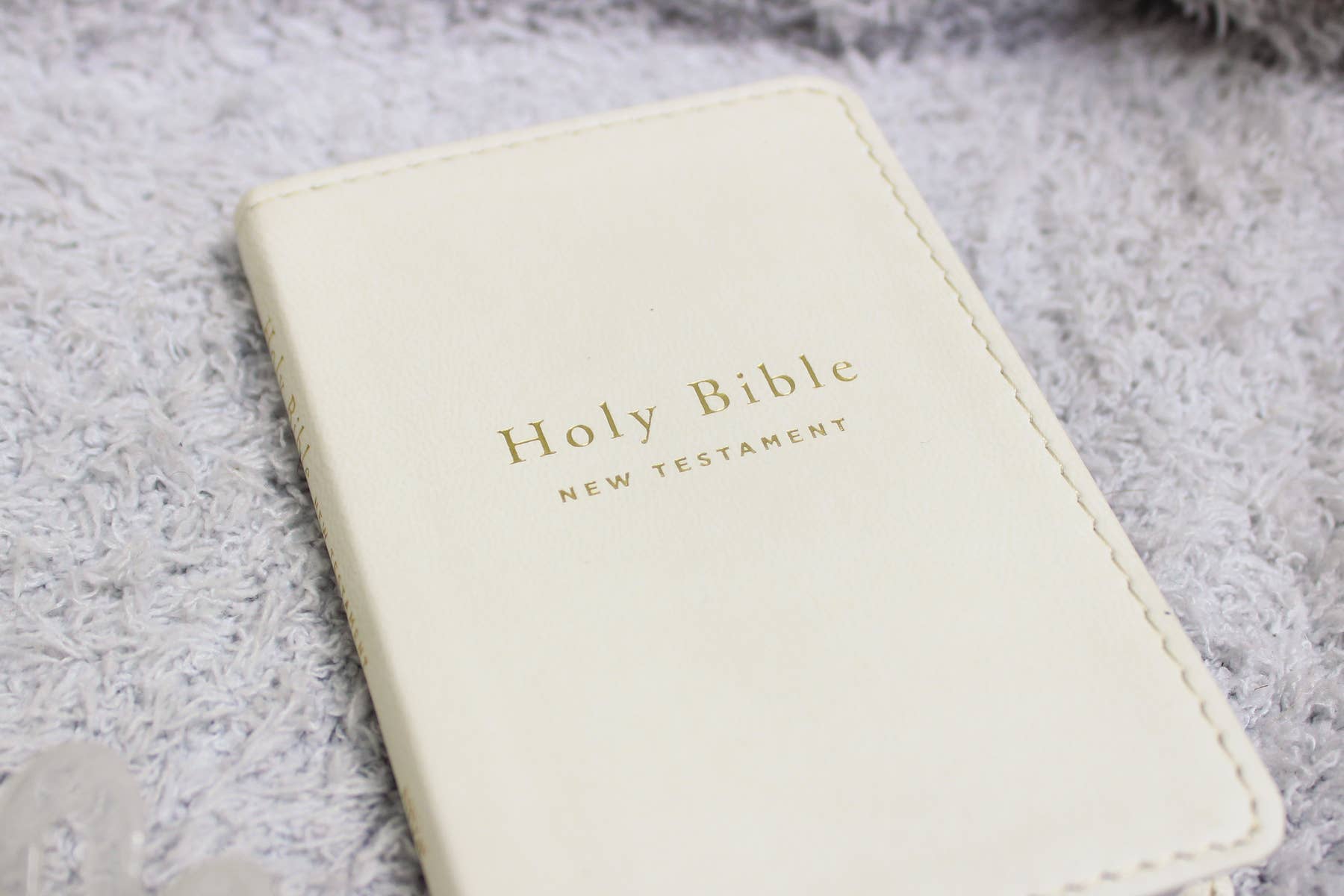 HarperCollins Christian Publishing - Wholesale Religion - NIV Tiny Testament Bible New Testament Leathersoft White2