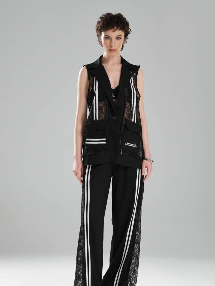 Extravaganza Gestreifter Spitzen-Hosenanzug – Futuristische Kleidung für den Großhandel von DesignofBoho