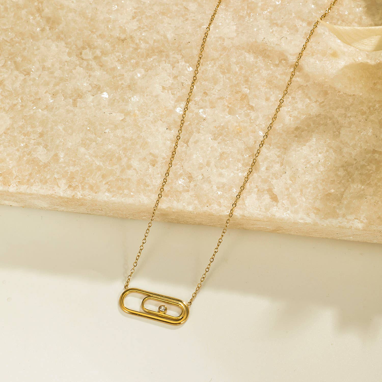 Kapyco – Großhandel Kette mit Anhänger/Charm – Edelstahl-Anstecknadel-Halskette - BJ2101900