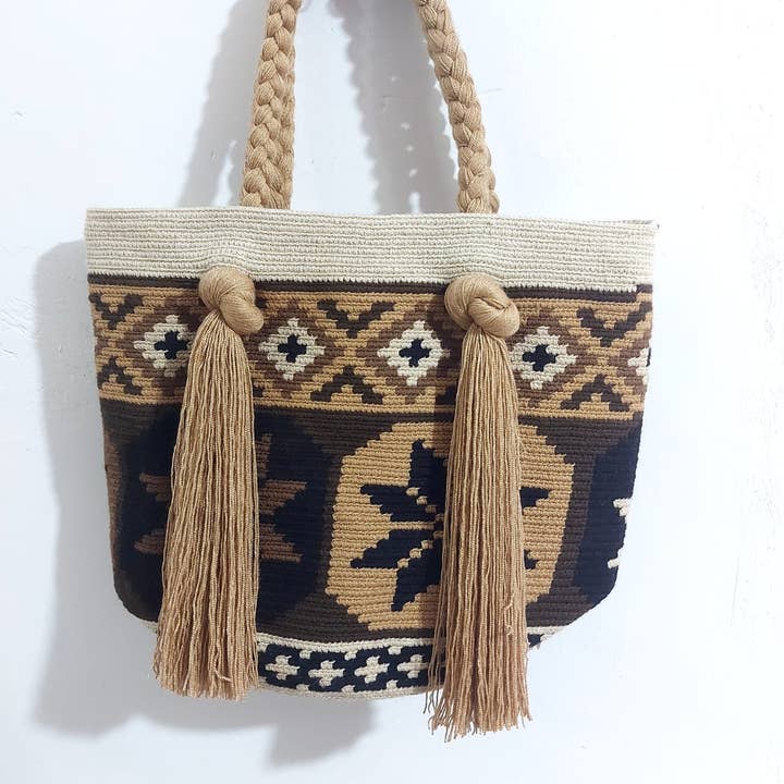 Borsa Mochila Wayuu Media Fatta a Mano all'Uncinetto per la vendita all'ingrosso da parte di Authentic Origin Colombia