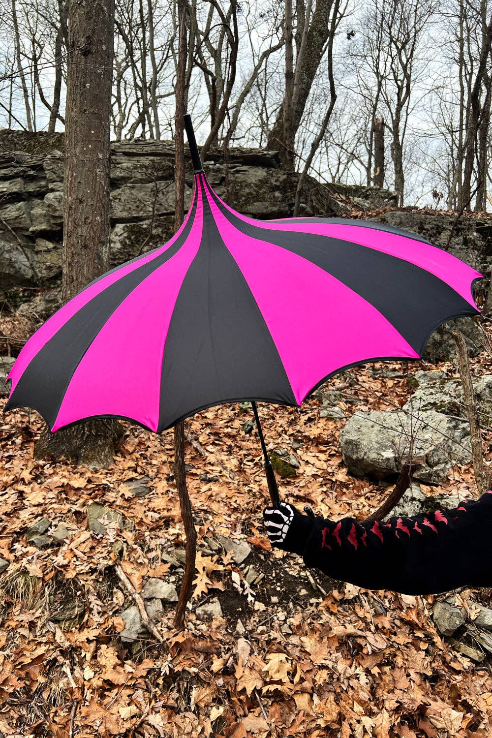 vampirefreaks - Wholesale Umbrella - Women's - Batwing Pagoda Umbrella [BLACK/HOT PINK STRIPED]7