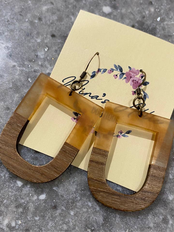 U acrylique naturel pour la vente par Nina’s Attic