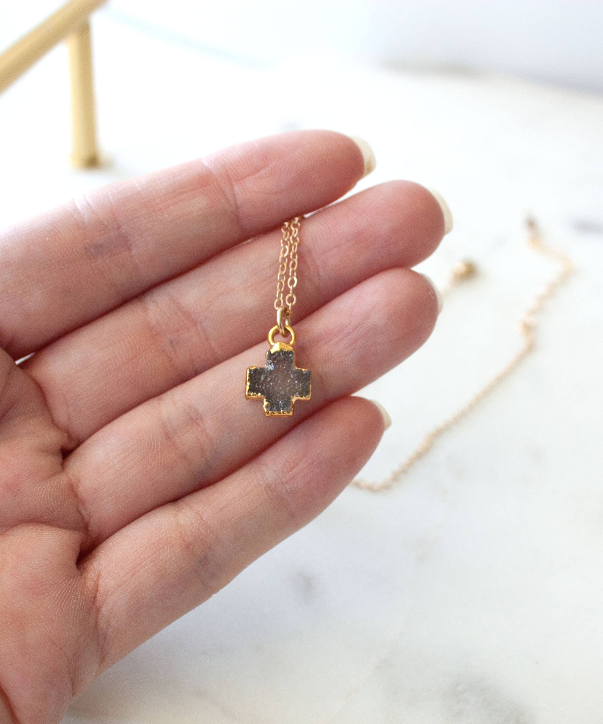 Pure Indigo Design - Vendita all'ingrosso Collana con ciondolo/pendaglio - Celeste Druzy - Collana con croce3