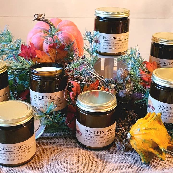 Prairie Fire Candles – Großhandel Kerze im Glas / gefüllte Kerze – Winter Hearth Sojakerze | Apothekerglas aus Bernstein, 9 oz