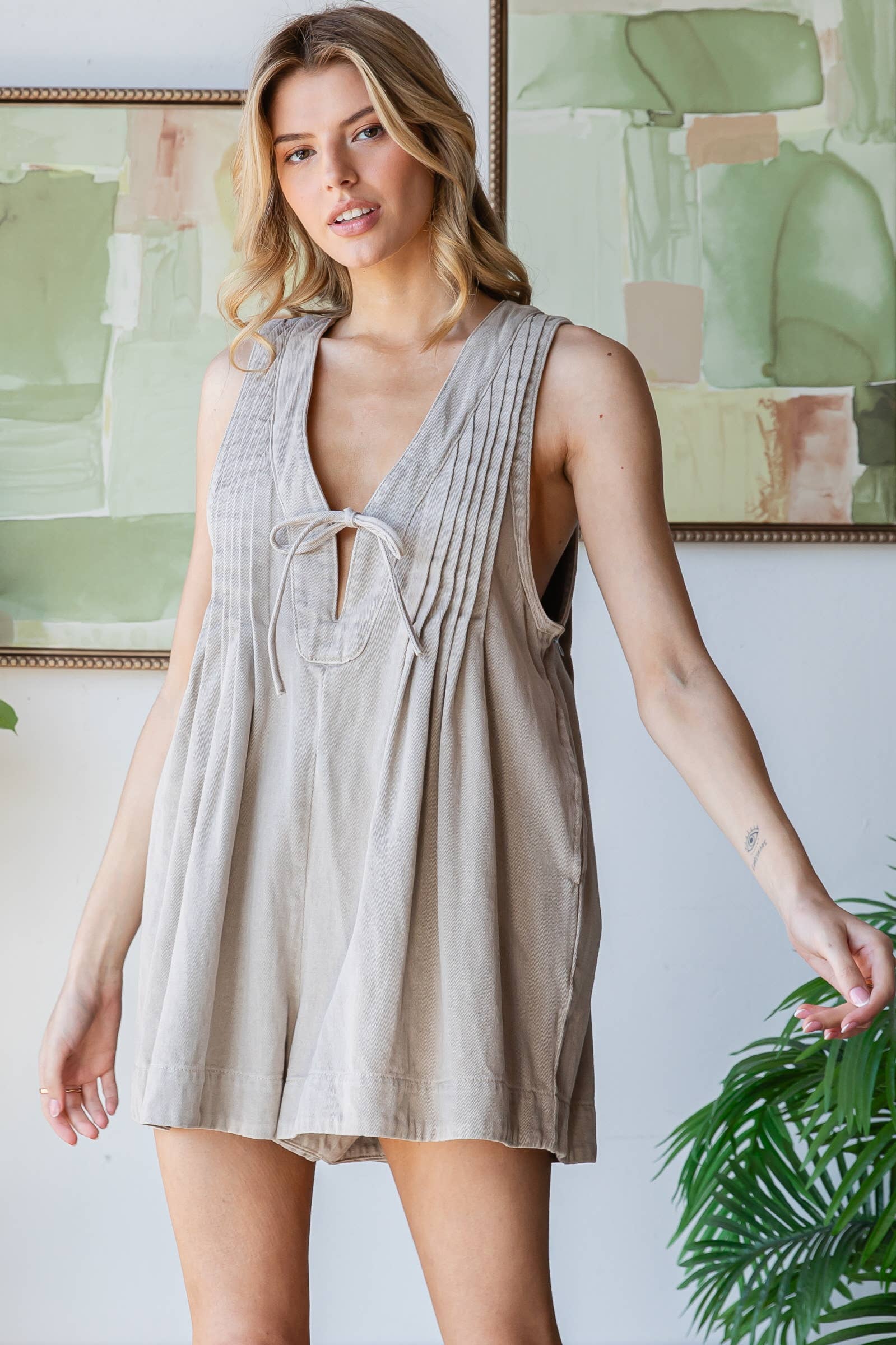 Veveret - Wholesale Romper - Women's - Front Pleated V Neck Sleeveless Denim Romper30