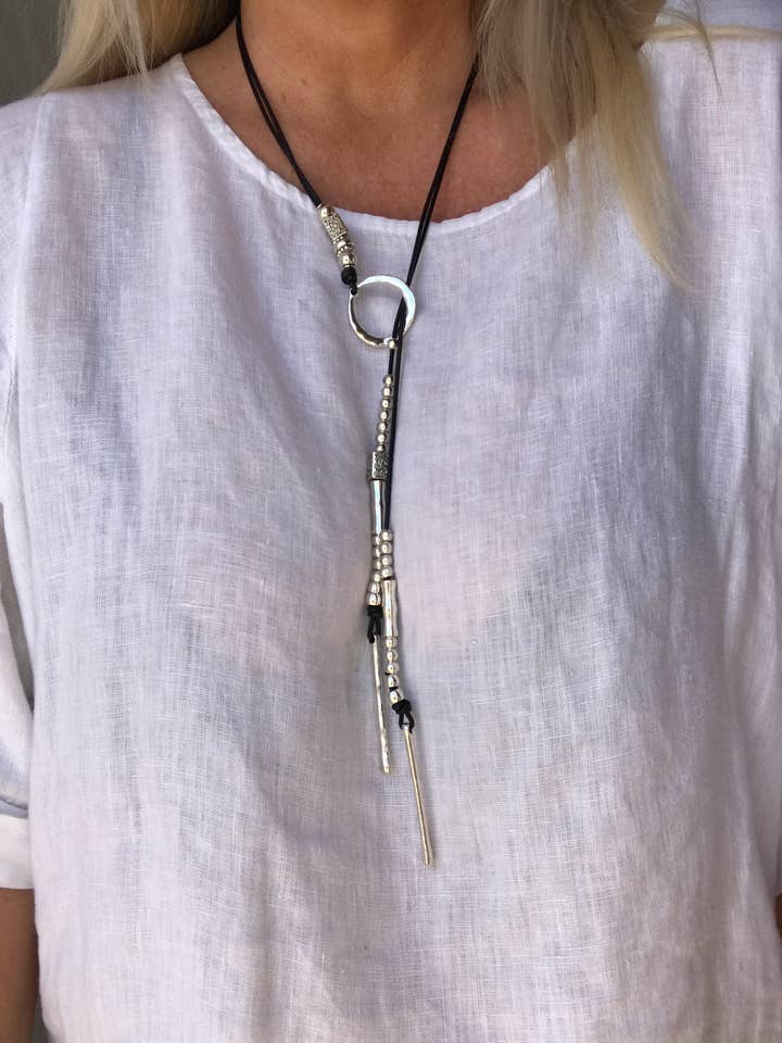 Collier artisanal en cuir, collier ras du cou en cuir pour la vente par myDemimore