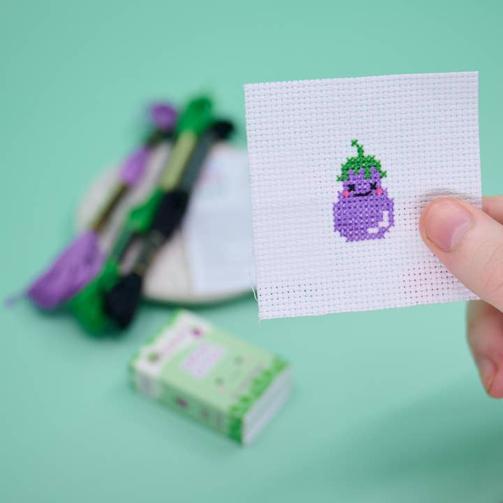 Kit de broderie miniature de légumes Kawaii dans une boîte d'allumettes pour la vente par Marvling Bros Ltd