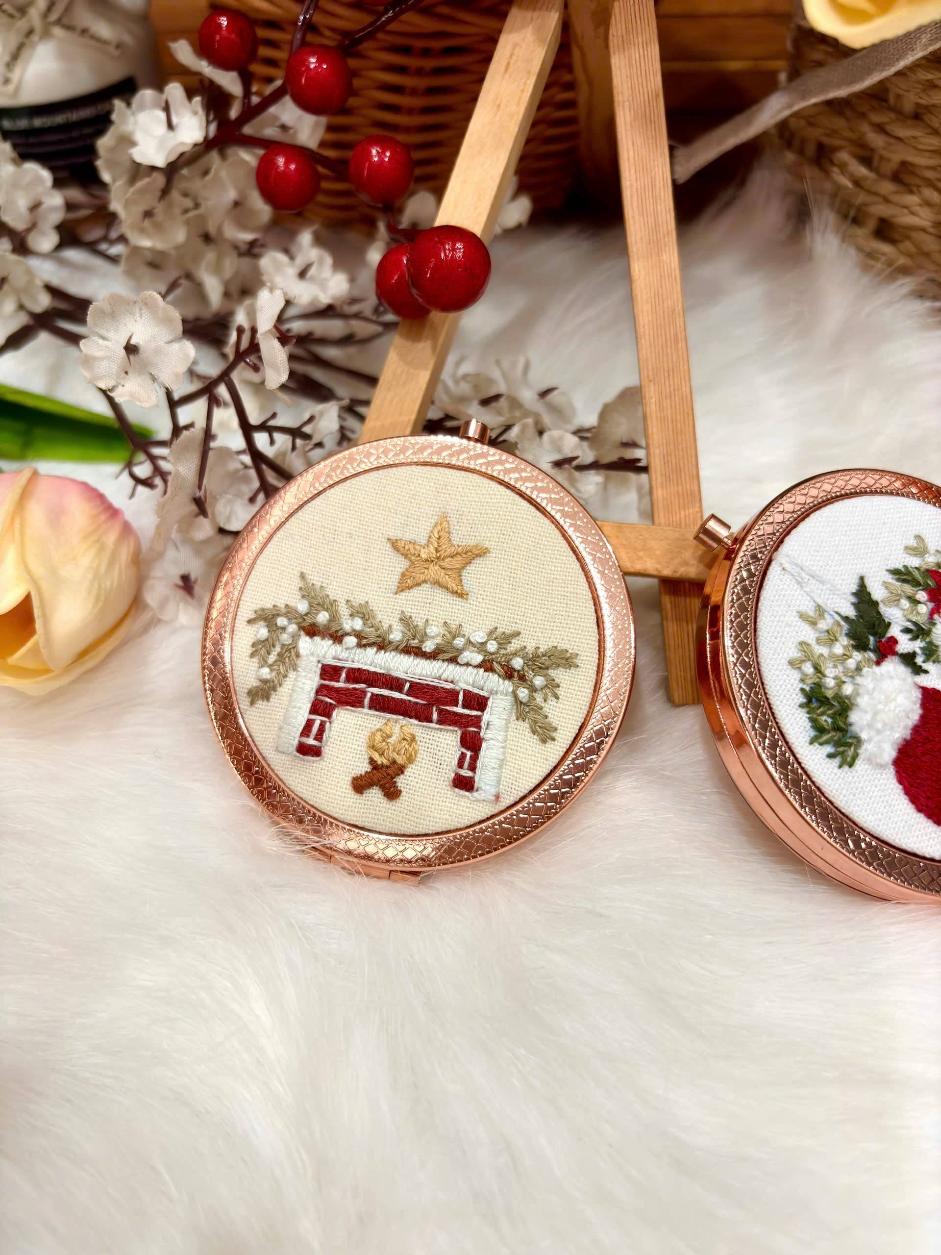 Maple Dream Store – Engroshandel Kompaktspejl – Premium Vintage Blomstret Håndbroderet Lommespejl12