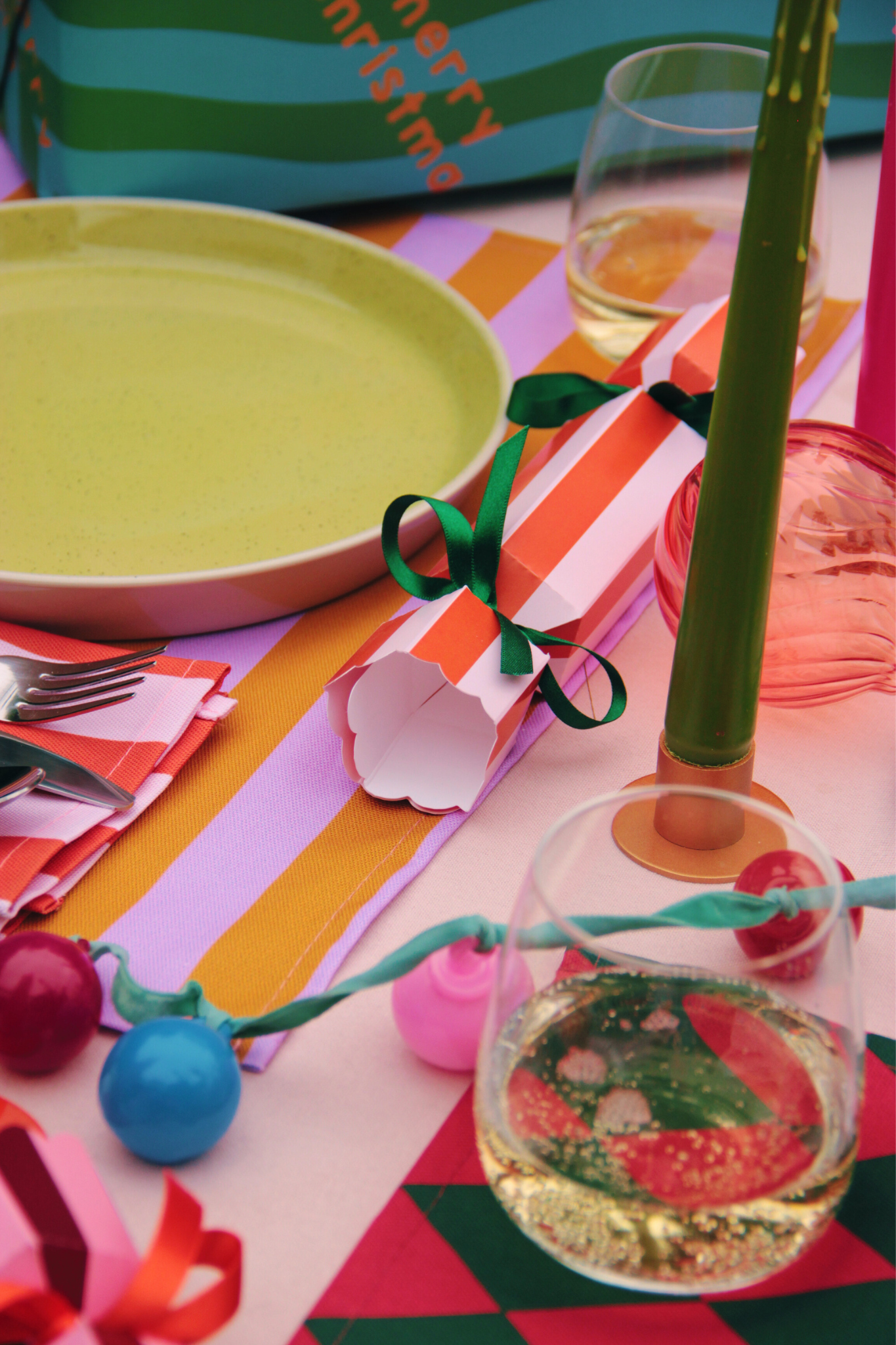 Maddison Ball Creative – Decoração de Natal por atacado – Estaladiços de Natal com Padrão de Riscas Laranja e Rosa Blush4