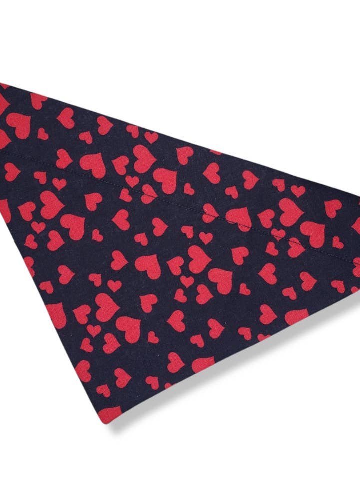 Bandana cuori San Valentino per la vendita all'ingrosso da parte di Pawtastic Attire