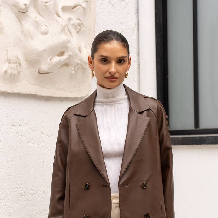 Chaqueta corta de cuero vegano y otras tendencias de Resultados para chamarras df al por mayor. Devoluciones gratuitas y condiciones de pago a 60 días en Faire en Faire.