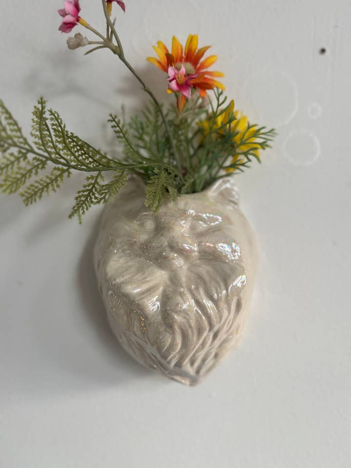 Væglomme til katteansigt for engroshandel hos Wrong World Ceramics