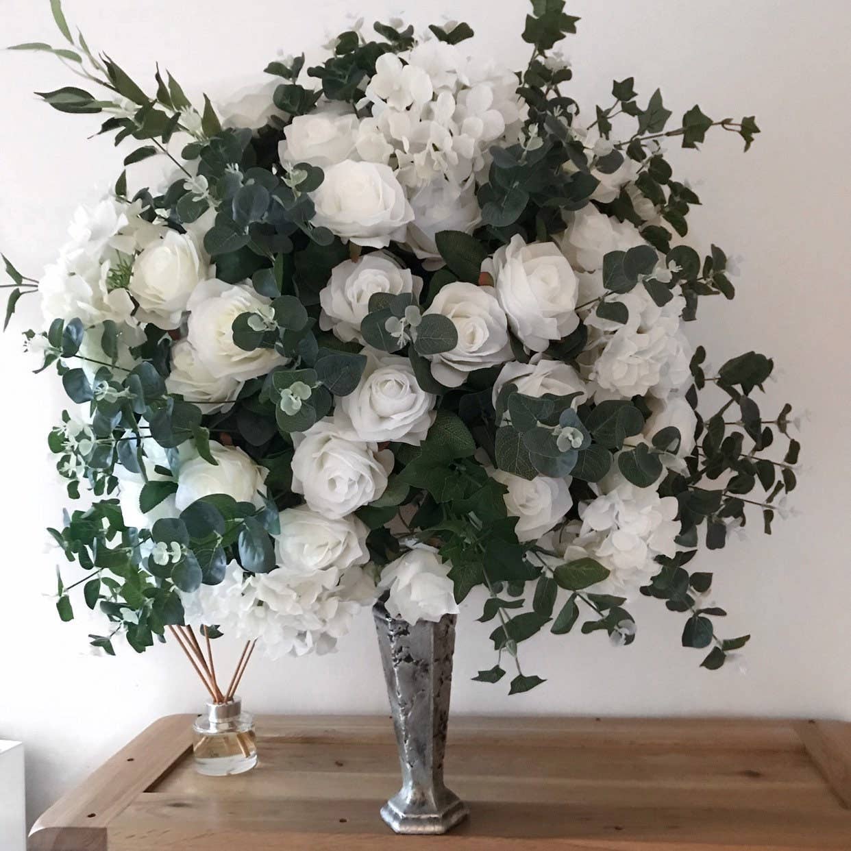 IVY CRUZ - Wholesale Artificial Flowers - Deluxe Centrepiece, Flower Centrepiece, Wedding Centrepieces0