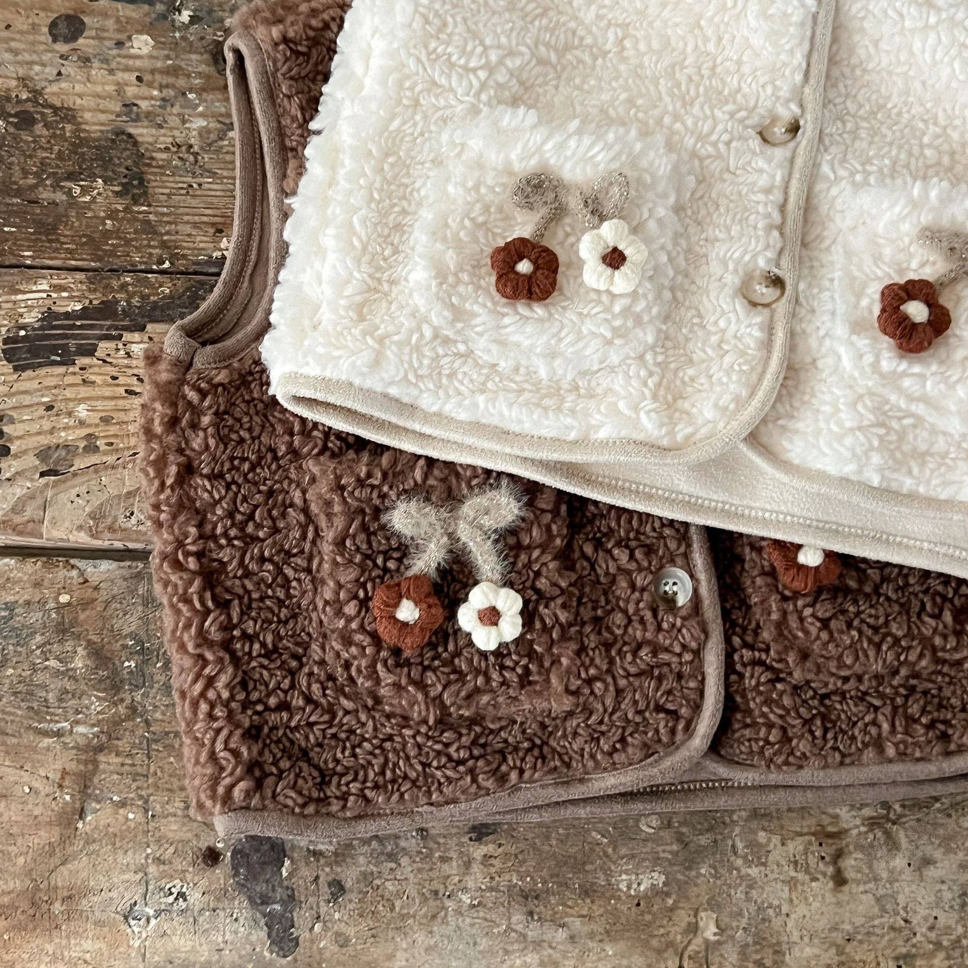 MyKids-USA® – Engroshandel Cardigan - Baby – Tykt strikket cardigan til babypige med to lommer5