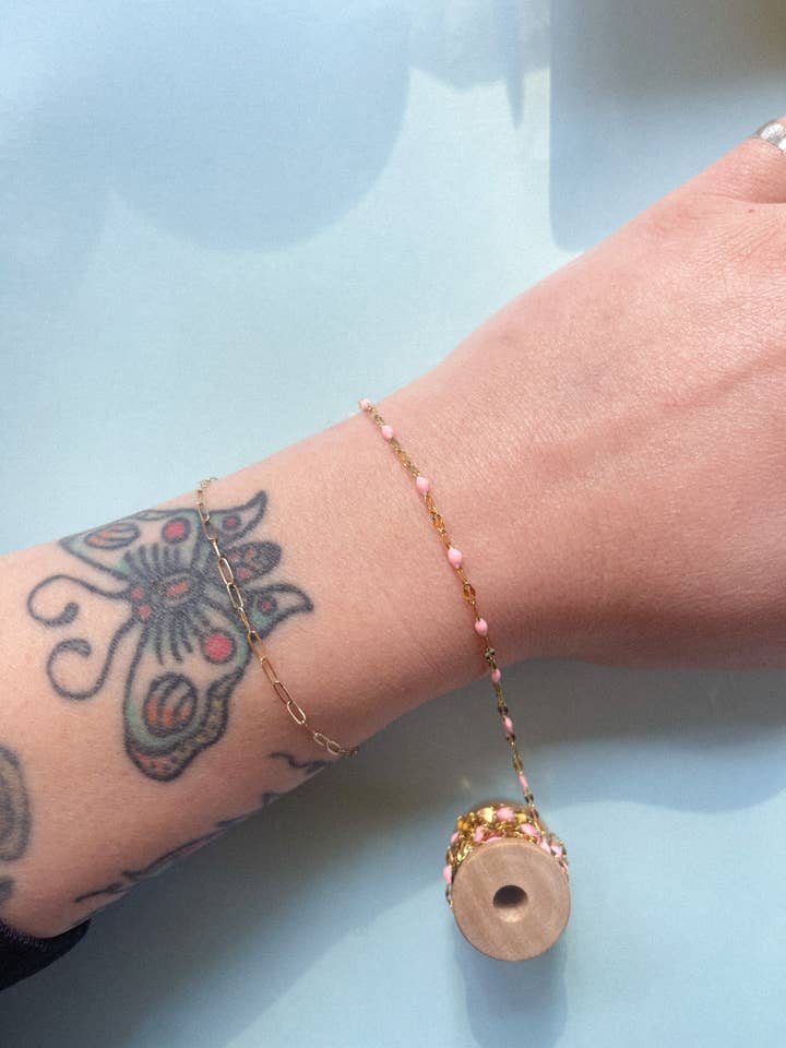 Chaîne en émail confetti rose pour la vente par Shop Cholla