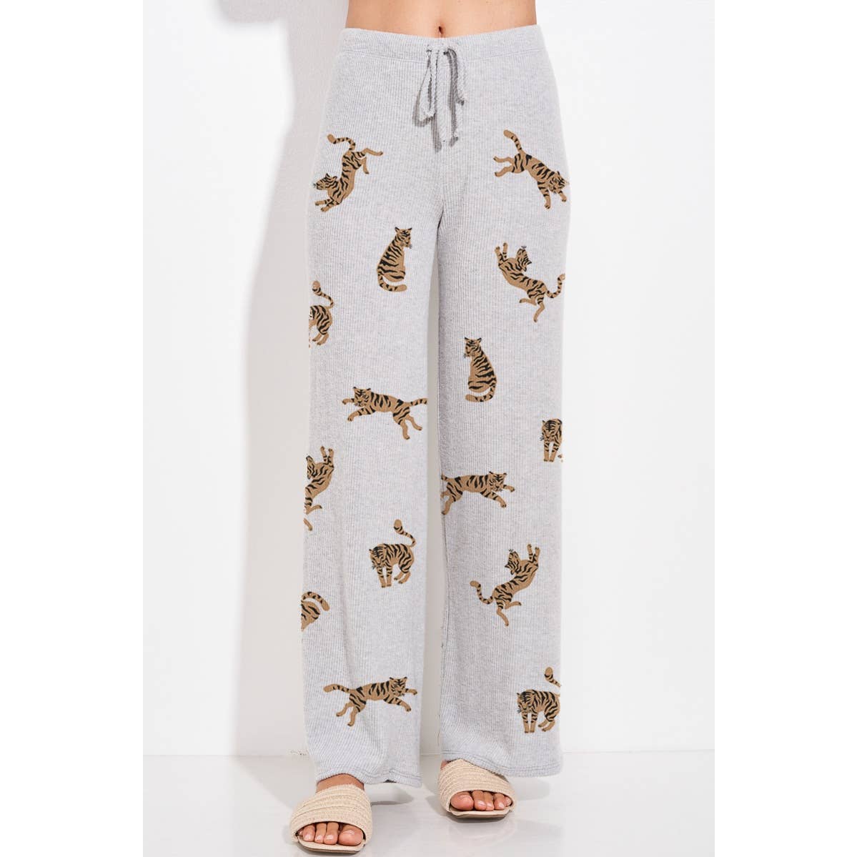 Phil Love – Großhandel Loungewear-Set – Damen – Phil Love Lounge-Set mit Kapuzenpullover und Allover-Tigerdruck8