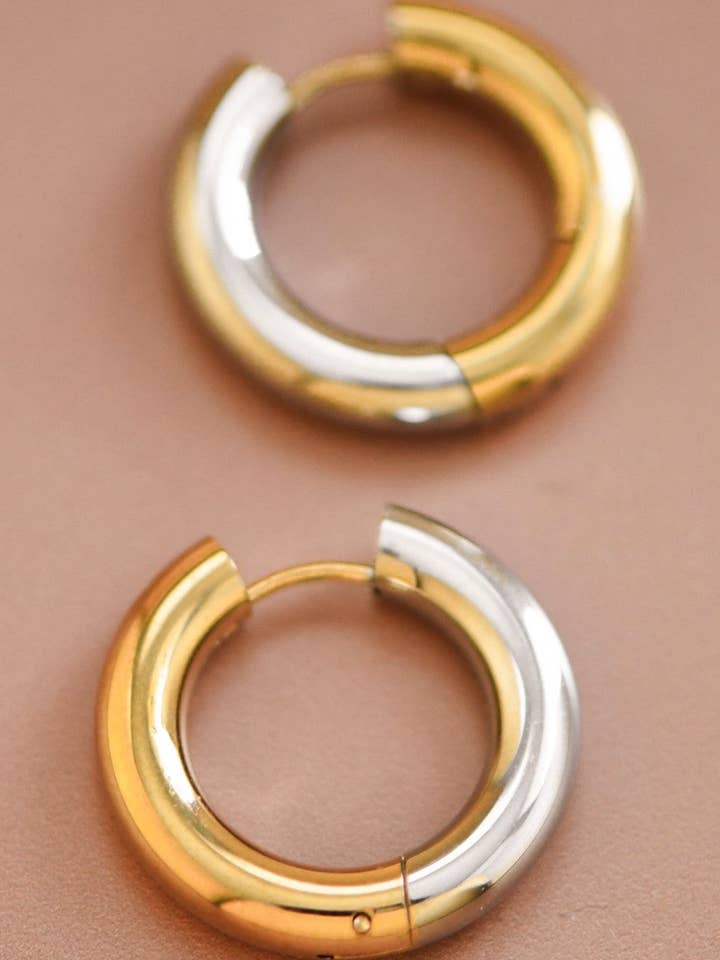 Pendientes de aro de acero inoxidable impermeable chapados en oro de 18 quilates - 7122 para venta al por mayor de Mia Accessories