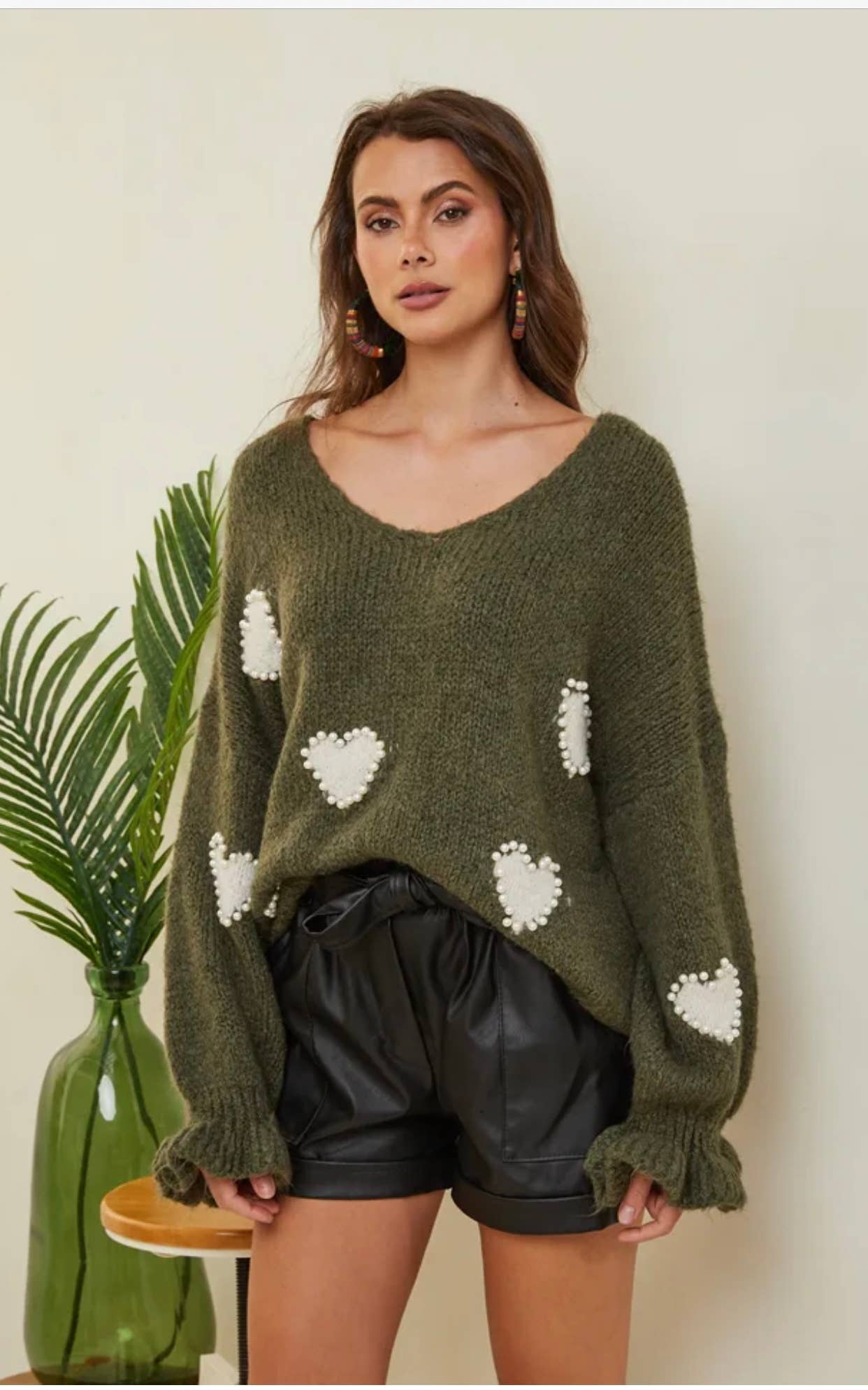 LÉA & LUC – wholesale Pullovertröja - Dam – Tröja med hjärtmönster och pärlor, V-ringad, dam34