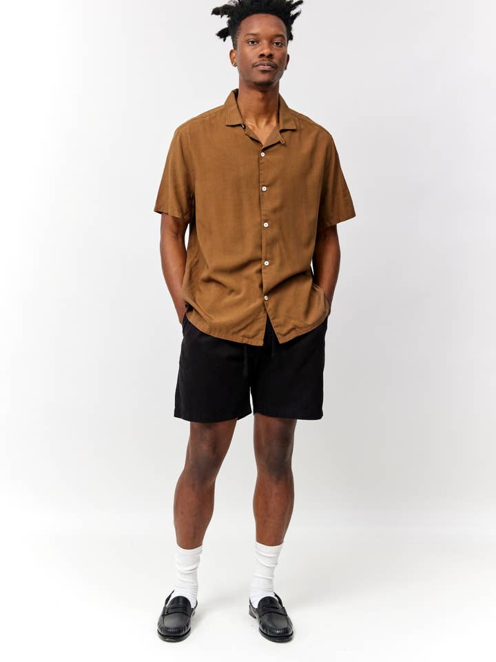 I pantaloncini Allen per la vendita all'ingrosso da parte di Common Market