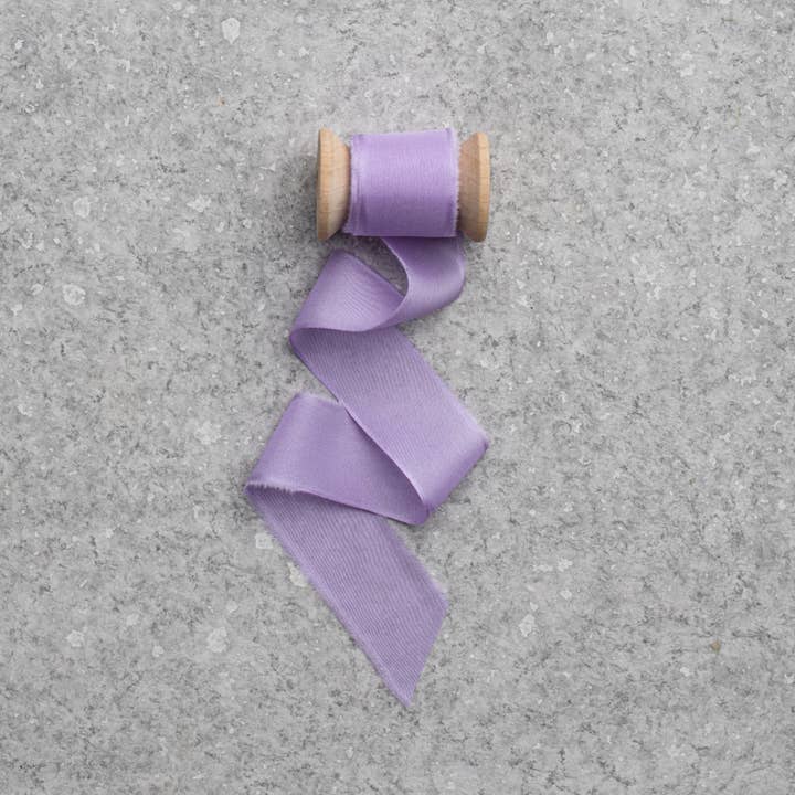 Big Daisy - Wholesale Ribbon - Gift Wrapping - Silk Habotai Ribbon #32 LAVENDAR