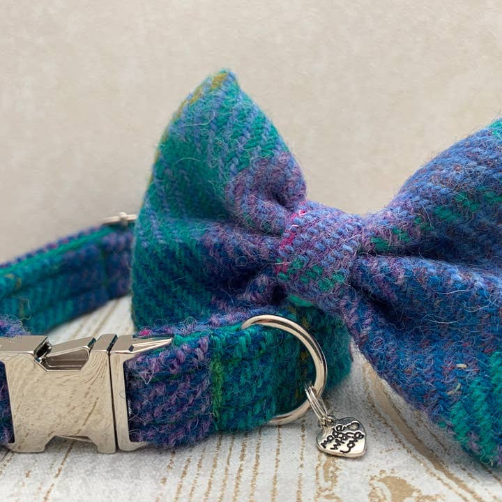 (Hebrides) Harris Tweed® Hundehalsband mit Fliege — Violett und Jade kariert für den Großhandel von BOWZOS