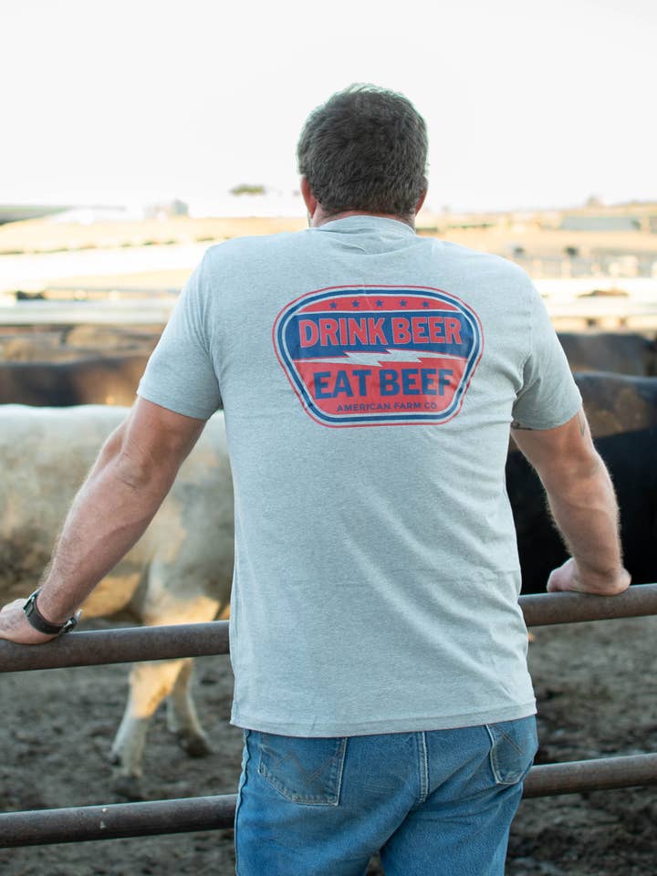 Western Graphic Drink Beer, Eat Beef' T-Shirt für den Großhandel von American Farm Company