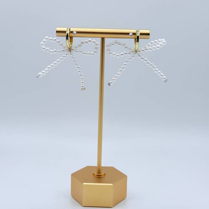 Southern Designs by Kristy - Vente Petits anneaux - Créoles Huggie avec Nœud en Ruban de Perles1