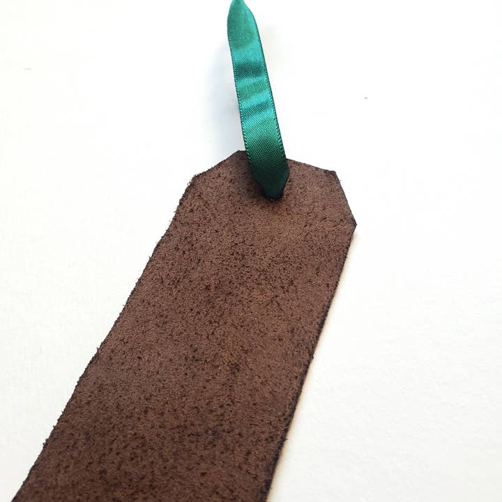 Lyoncraft - Wholesale Bookmark - Celtic Knot Wolf Design Engraved Leather Bookmark