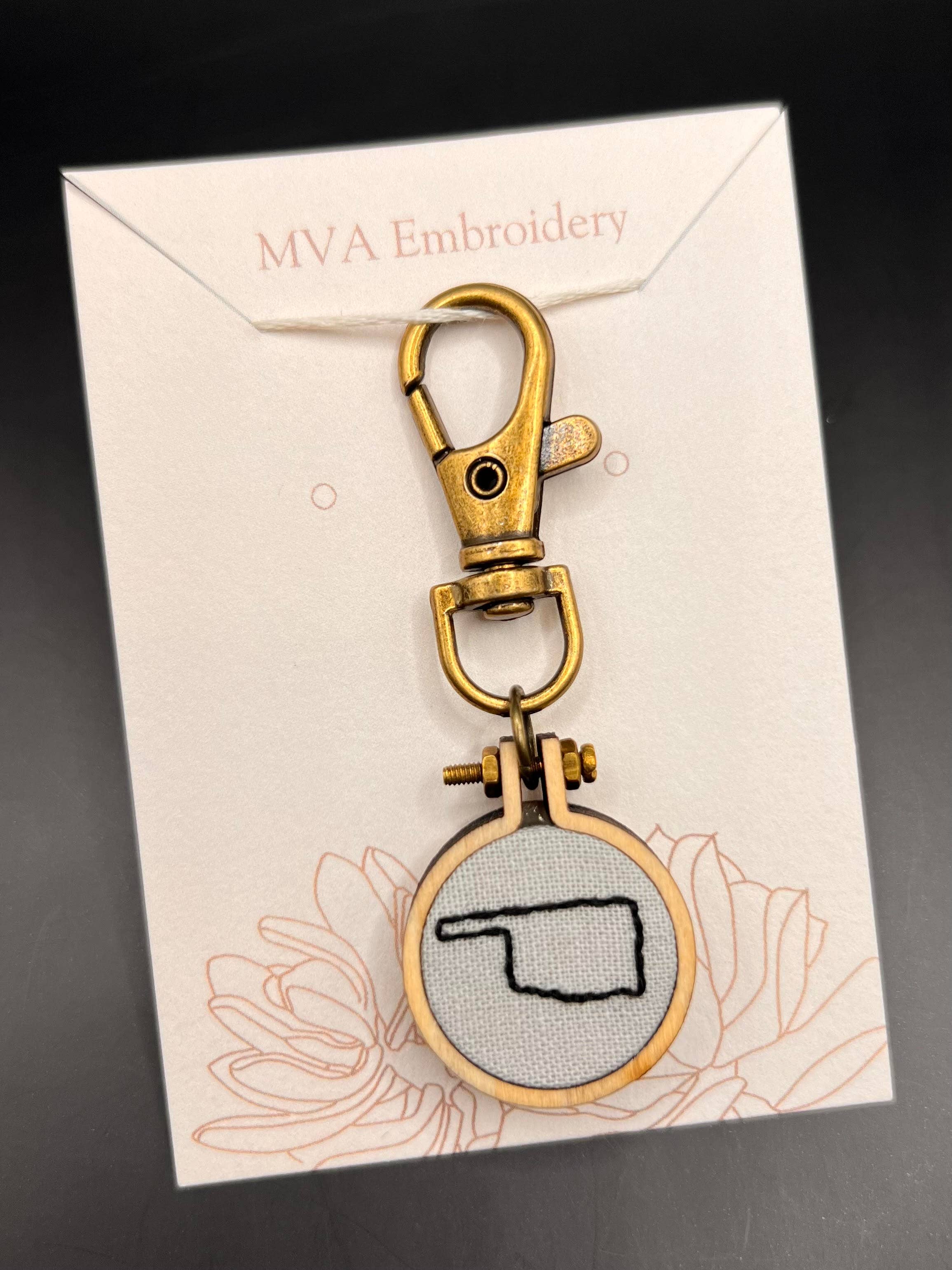 MVA Embroidery – Engroshandel Nøglering - Dame – Håndbroderet nøglering8