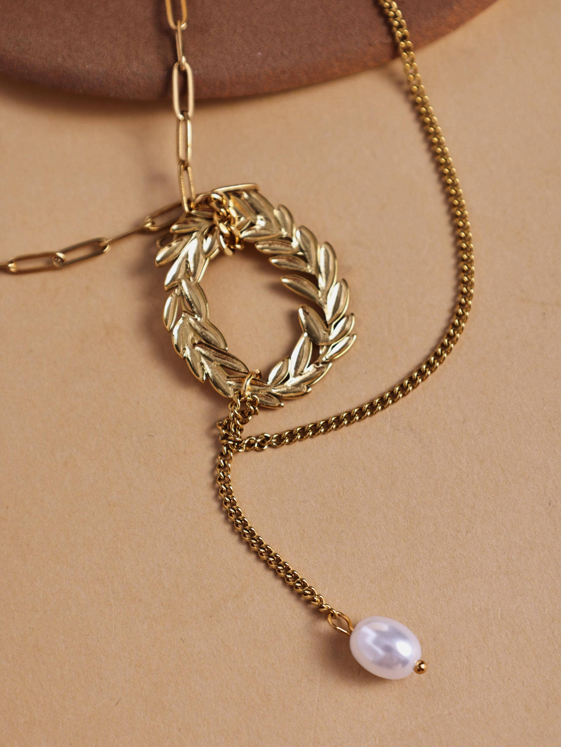 Revelari - Wholesale Pendant/Charm Necklace - Laurel Leaf Pearl Pendant Necklace1