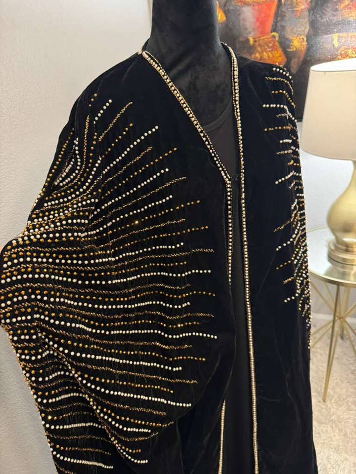 Sonniger Samt-Bisht für den Großhandel von Bonita Style