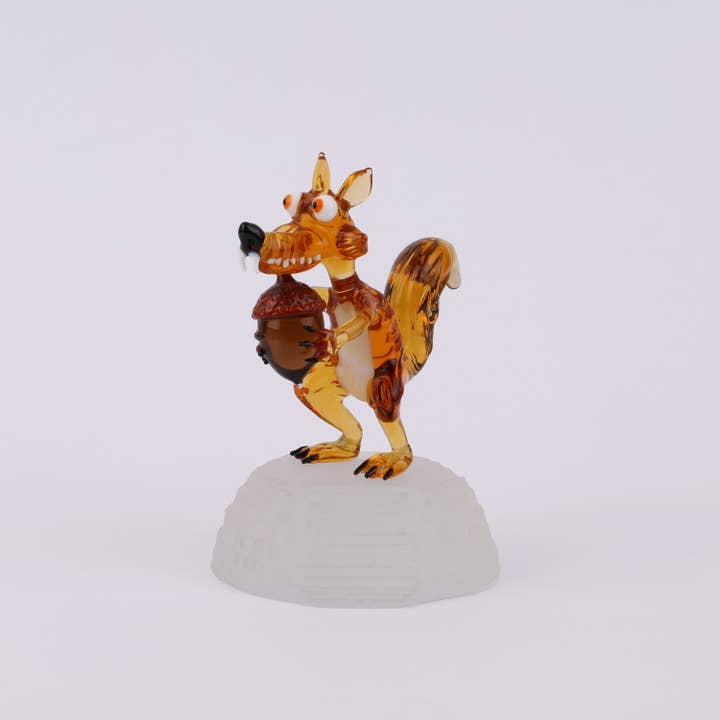 Adamodart - Wholesale Decorative Figurine - Glass ice age squirrel scrat figurine, squirrel with acorn