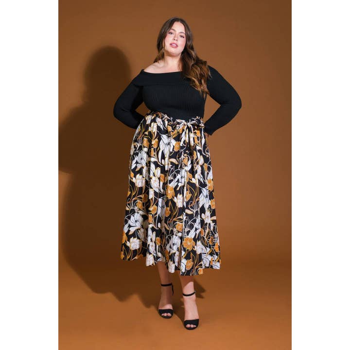 Svart PLUS SIZE KONTRAST RIBBSTICKAD TRÖJA MED BLOMMIG SLIPS M för wholesale på Faire1