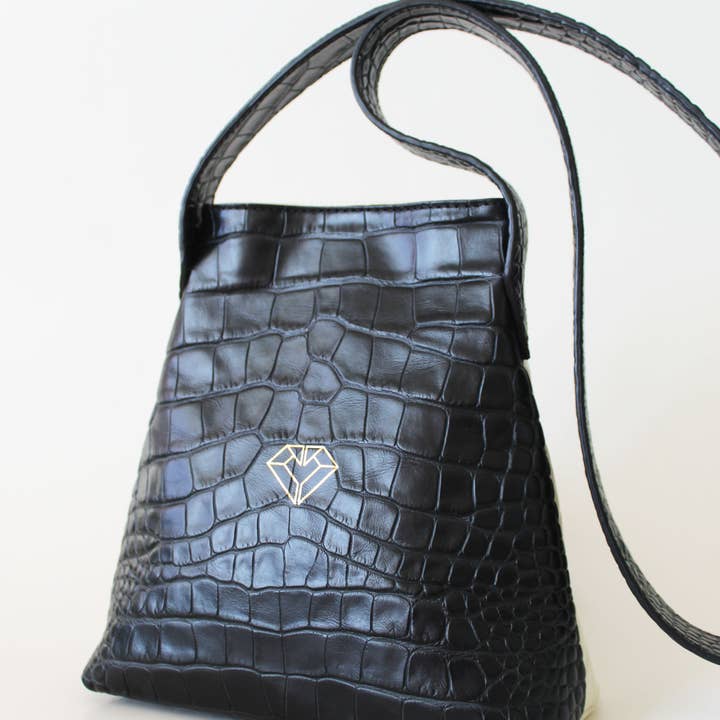 Schelpkoker van leer in off-white en zwart voor wholesale door Carmen Berdonces