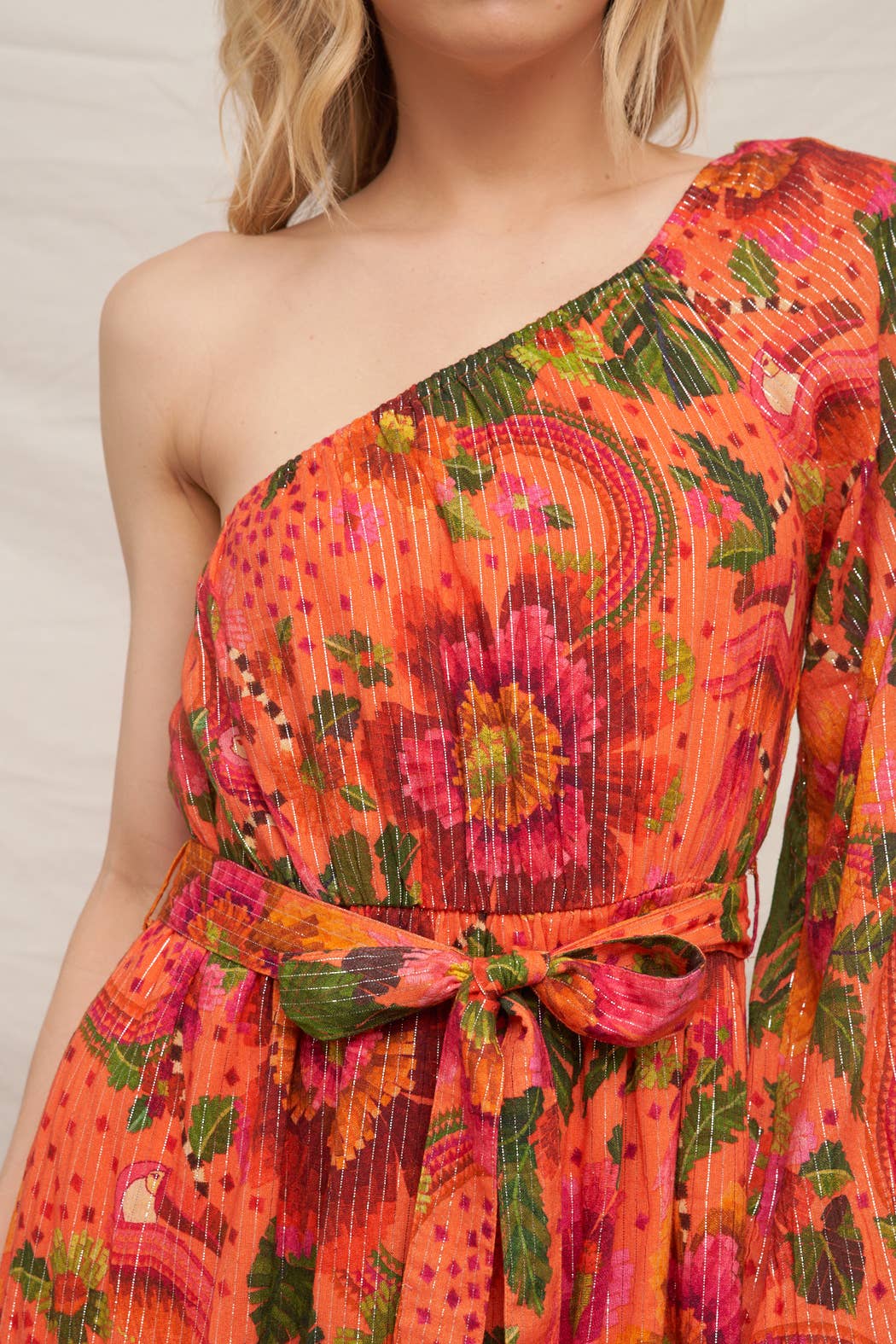 Orange Multi Robe à une épaule à imprimé tropical avec lurex en vente sur Faire10