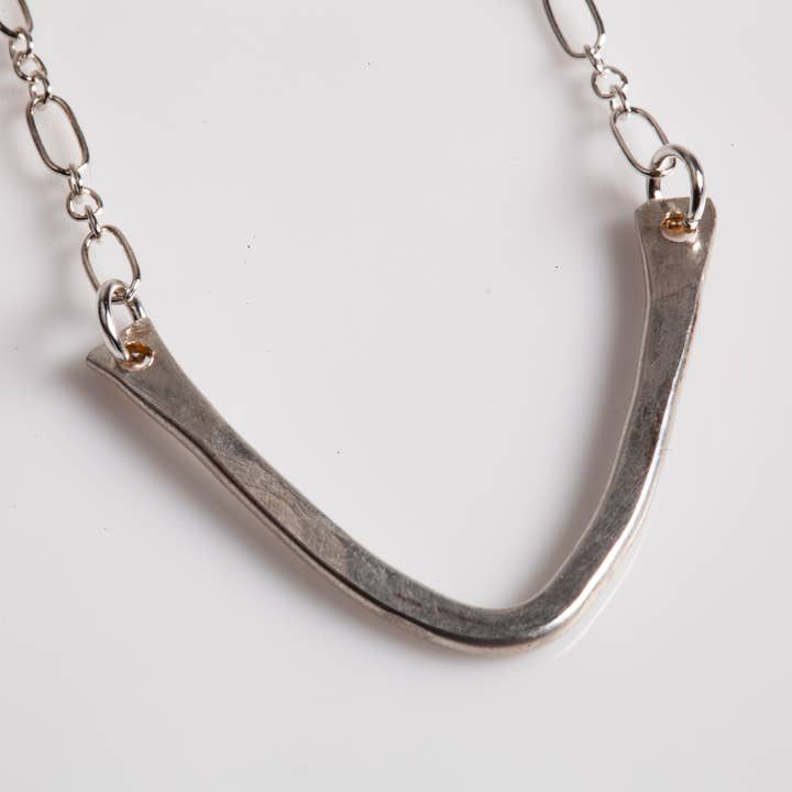 Sonia kleine V-ketting voor wholesale door Forge + Fire