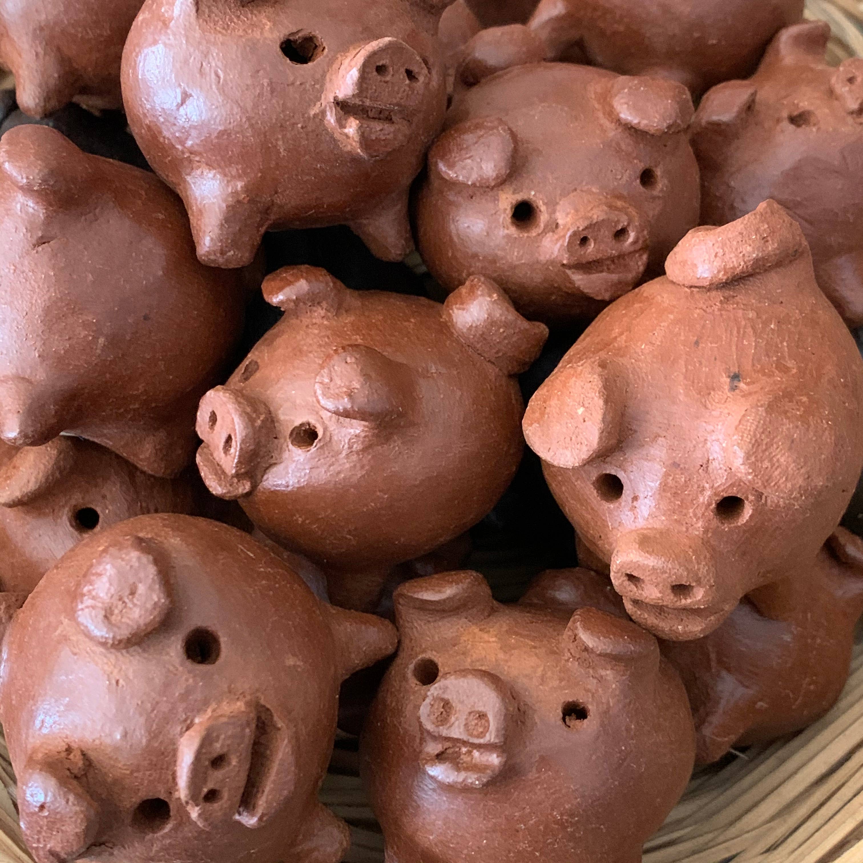 Tesoros Trading Company - Vendita all'ingrosso Statuette decorative - Buona Fortuna 3 Zampe Maiale, Chanchito, Cile (YPIG)3