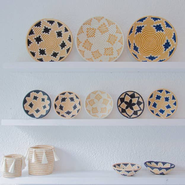 Akaneri Bols Tissés à la Main Couleurs Variées (2 Tailles) pour la vente par Villages Wholesale