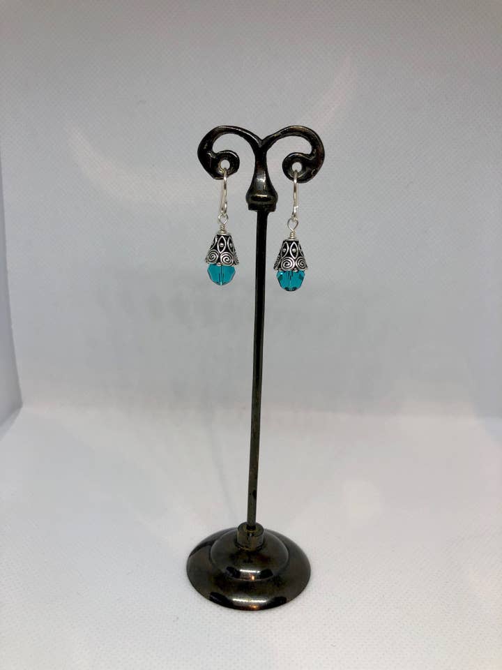 Boucles d'oreilles en spirale celtique - Cristal Swarovski brillant pour la vente par Gayatri Designs Jewelry