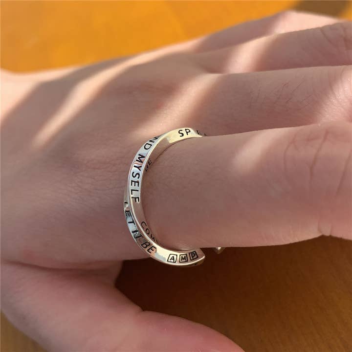 Bague argentée tendance pour pouce - grande bague avec ondes positives pour la vente par Gemscape UK