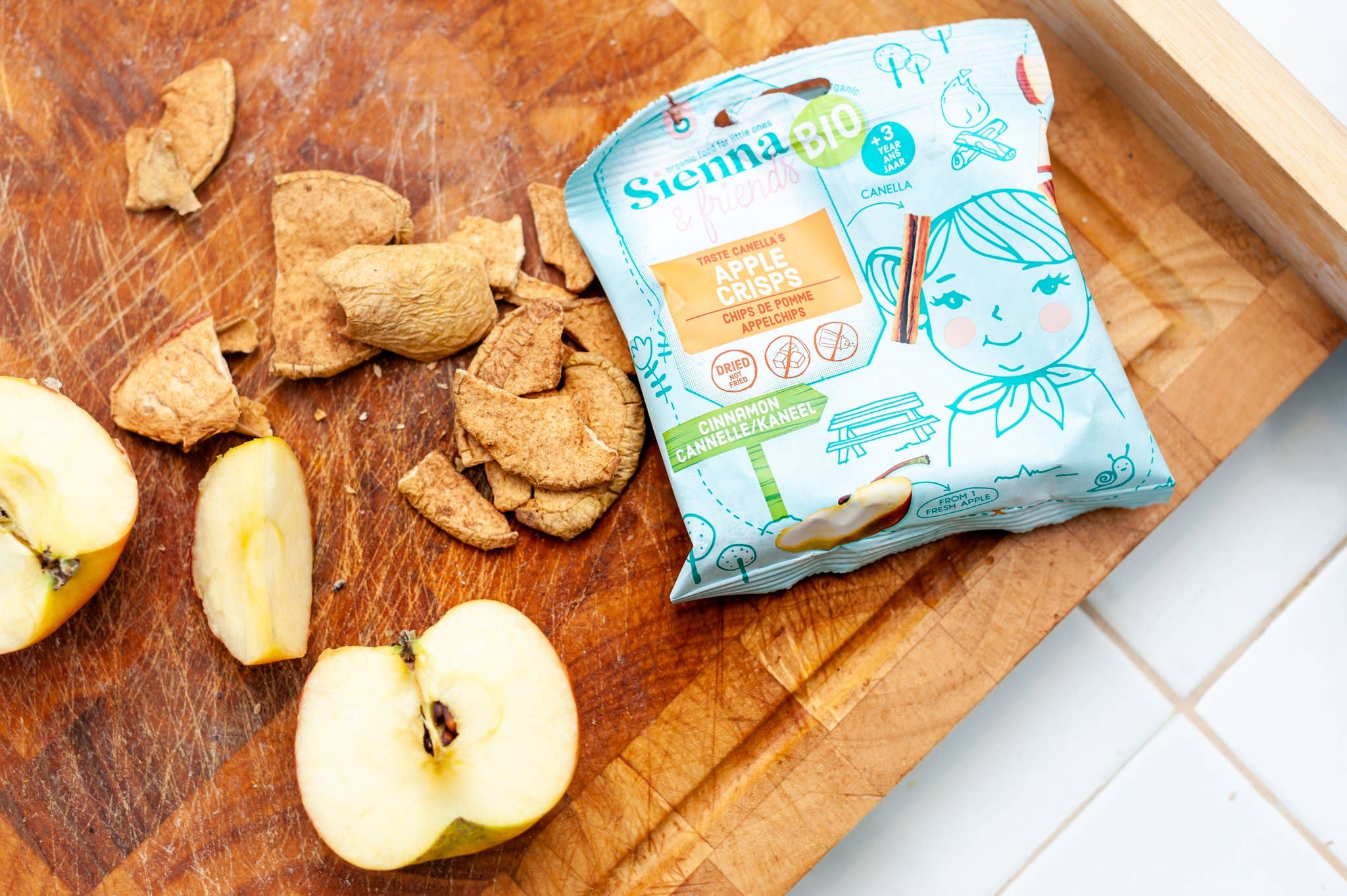 SIENNA & FRIENDS - Wholesale Dried/Dehydrated Fruit - CINNAMON APPLE CHIPS +3A1