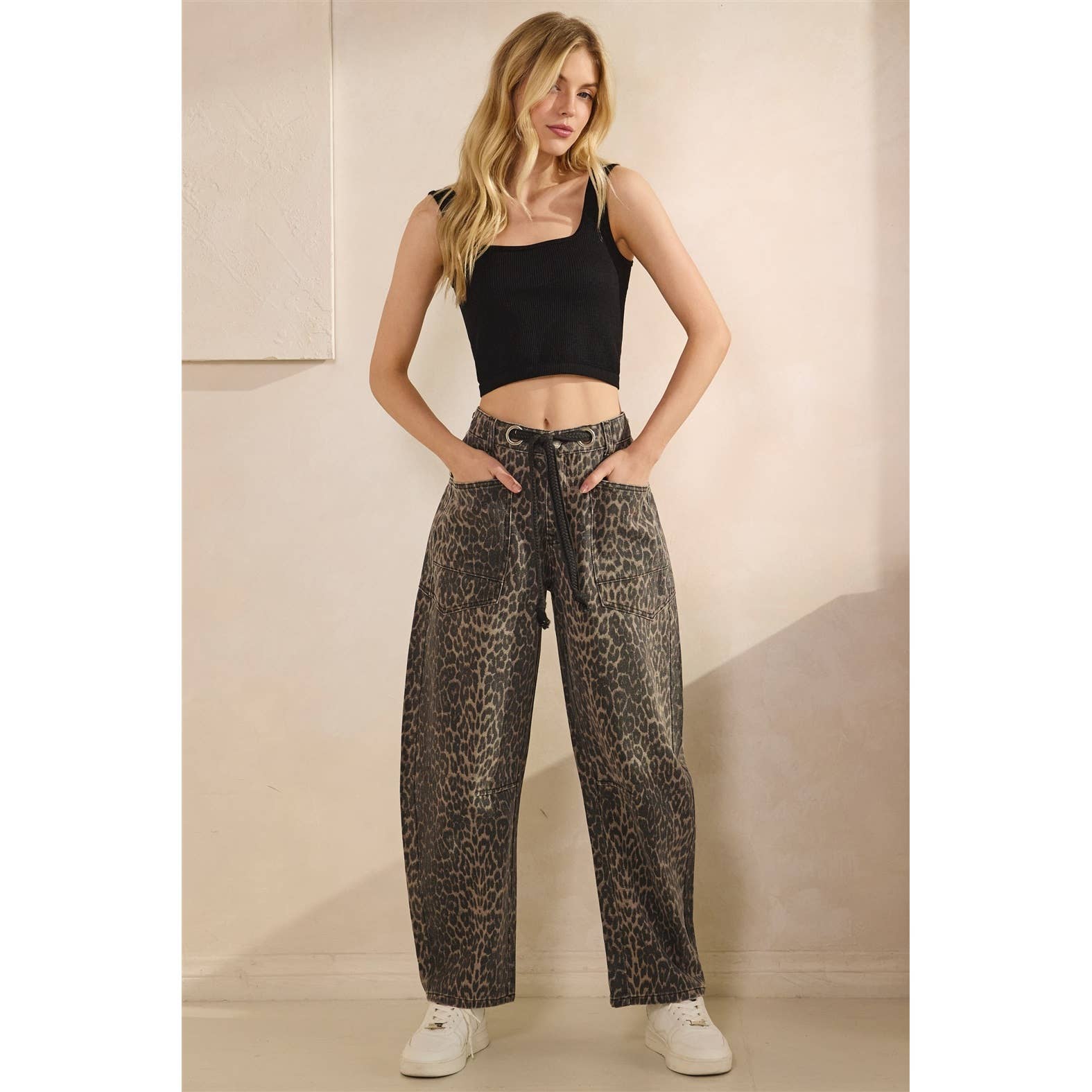 Veveret - Wholesale Pants - Women's - Printed Horseshoe Jeans with Belt Detail15