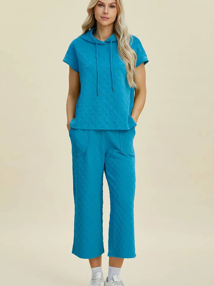 Set met capuchon met korte mouwen en lange mouwen en textuur in twee maten en broekzak voor wholesale door Queenado