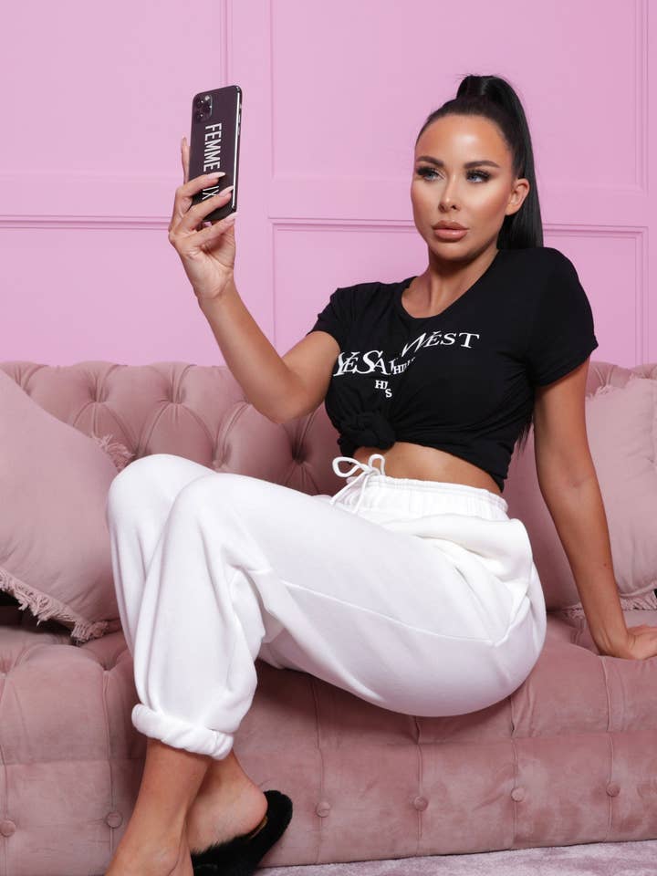 Joggeurs décontractés à revers blancs - Paityn pour la vente par Femme Luxe