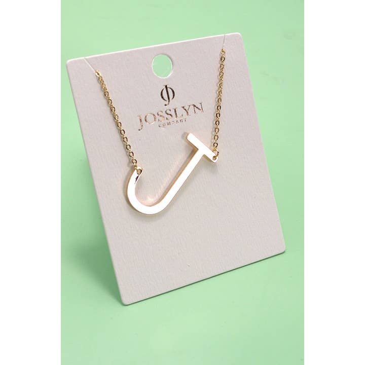 JOSSLYN by wall to wall - Vente Colliers à pendentif - Collier personnalisé avec grande initiale en position horizontale1