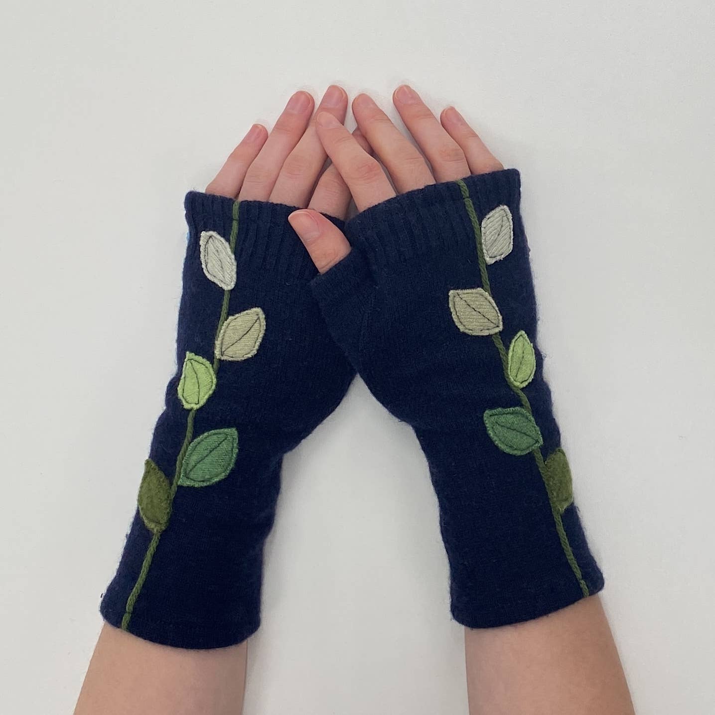 Sardine Clothing Co. - Wholesale Gloves - Women's - Fingerless Cashmere Gloves-Leaves0