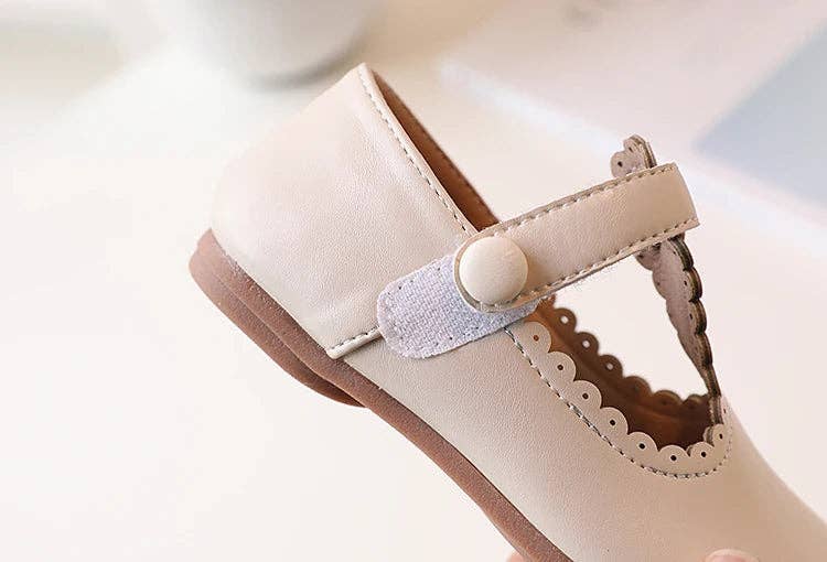 KiddieKickz - Vendita all'ingrosso Ballerine/mocassini - Bambini - Ballerine in pelle con cinturino a T per bambine: scarpe eleganti dal tocco retrò16