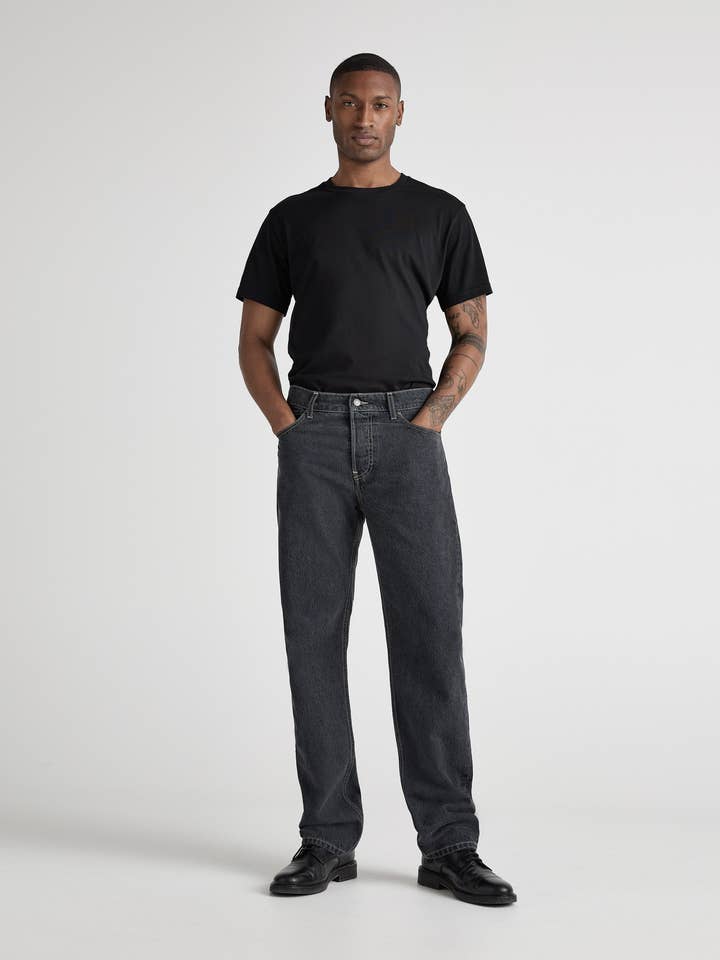 John Mid Straight - Mittelschwarz für den Großhandel von MUD Jeans International B.V