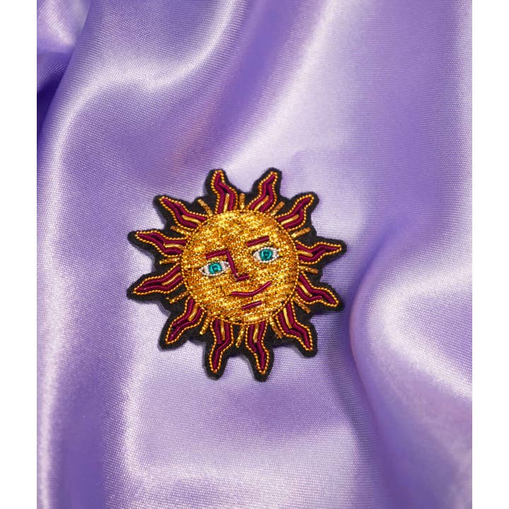 MALICIEUSE – Großhandel Broschen – Handgemachte Sonnenbrosche mit Cannetille-Stickerei – Mystic2