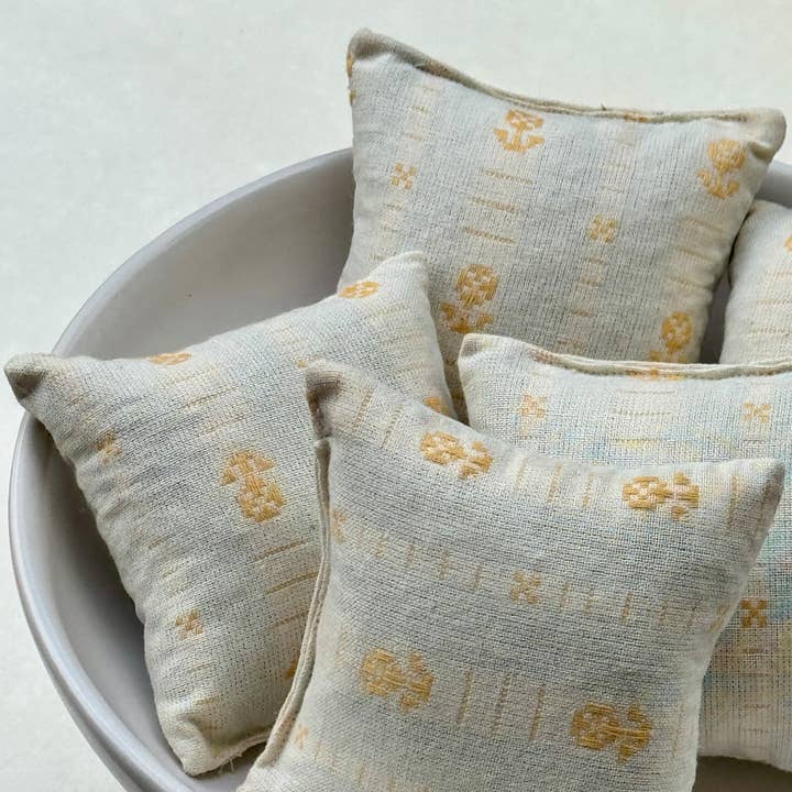 Belle's Nest - Vendita all'ingrosso Sacchetto profumato - Bustine di lavanda quadrate crema bianca con accento giallo